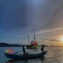 Load image into Gallery viewer, Solar Flair light for Fisherman
